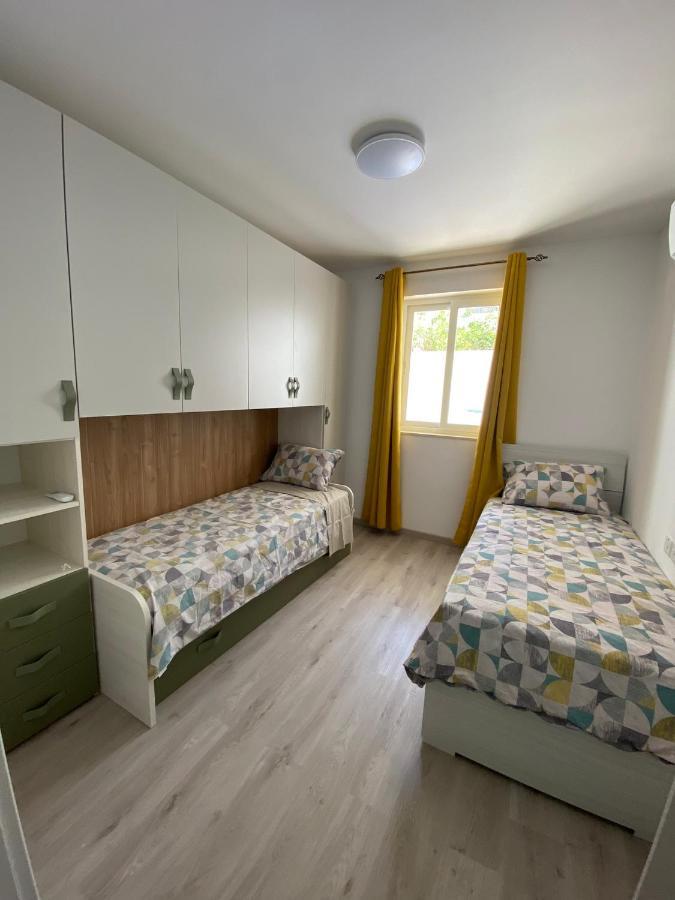 Modern Apartment With Large Outdoor Area - Sleeps 7, Close To Malta International Airport 卢加 外观 照片