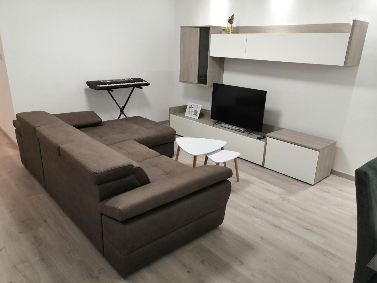 Modern Apartment With Large Outdoor Area - Sleeps 7, Close To Malta International Airport 卢加 外观 照片