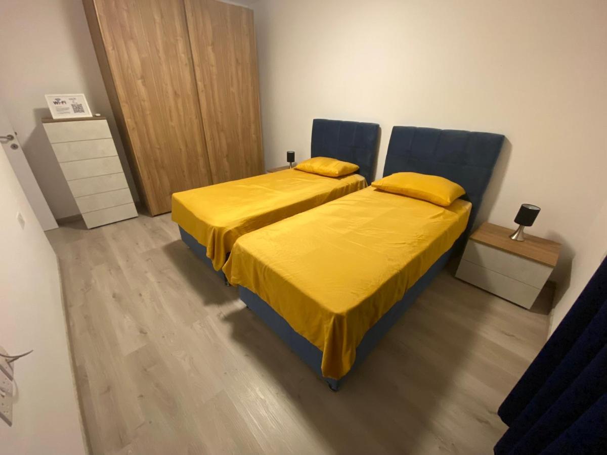 Modern Apartment With Large Outdoor Area - Sleeps 7, Close To Malta International Airport 卢加 外观 照片